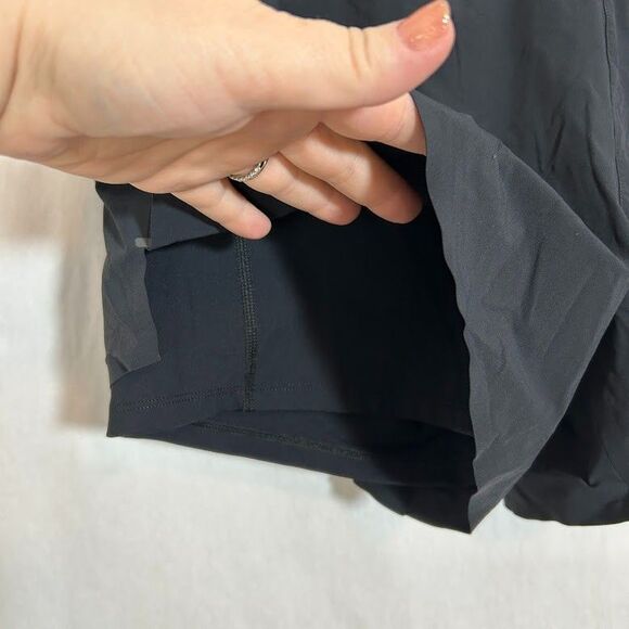 On Running Cloud Short Women's M Black Lined Pull On Drawstring - Picture 6 of 8